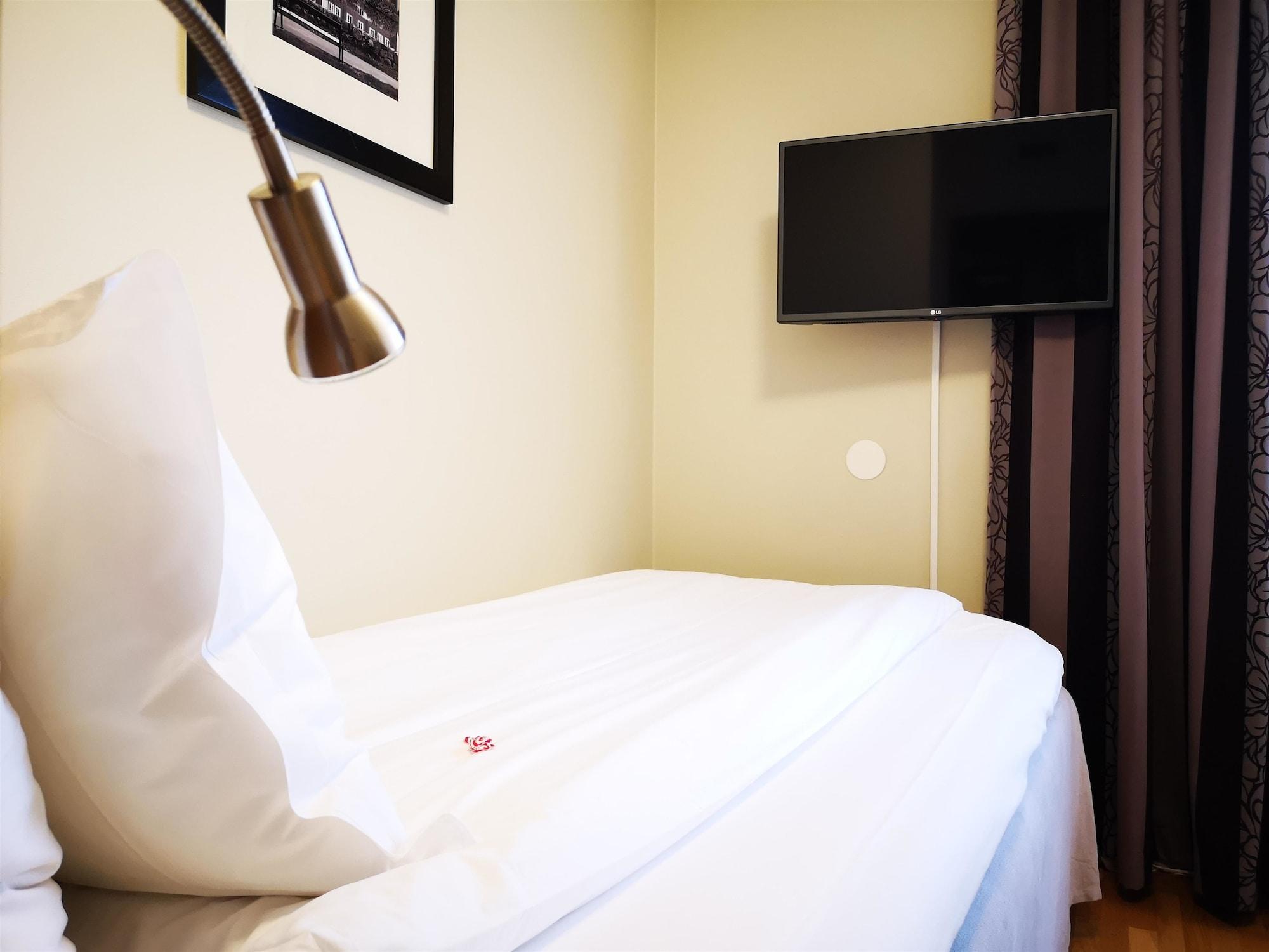 เบสต์ เวสเทิร์น พลาซา โฮเต็ล Hotel เอสคิสทูนา ภายนอก รูปภาพ